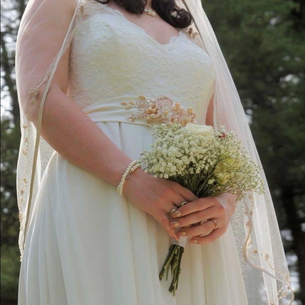 Wedding dress - Picture 7 of 9